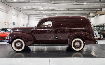 Ford-Sedan-Delivery-1941-Deluxe-2