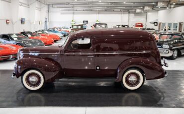 Ford-Sedan-Delivery-1941-Deluxe-3