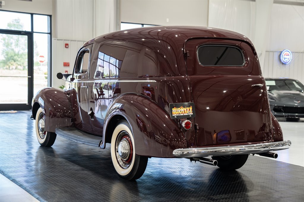 Ford-Sedan-Delivery-1941-Deluxe-4