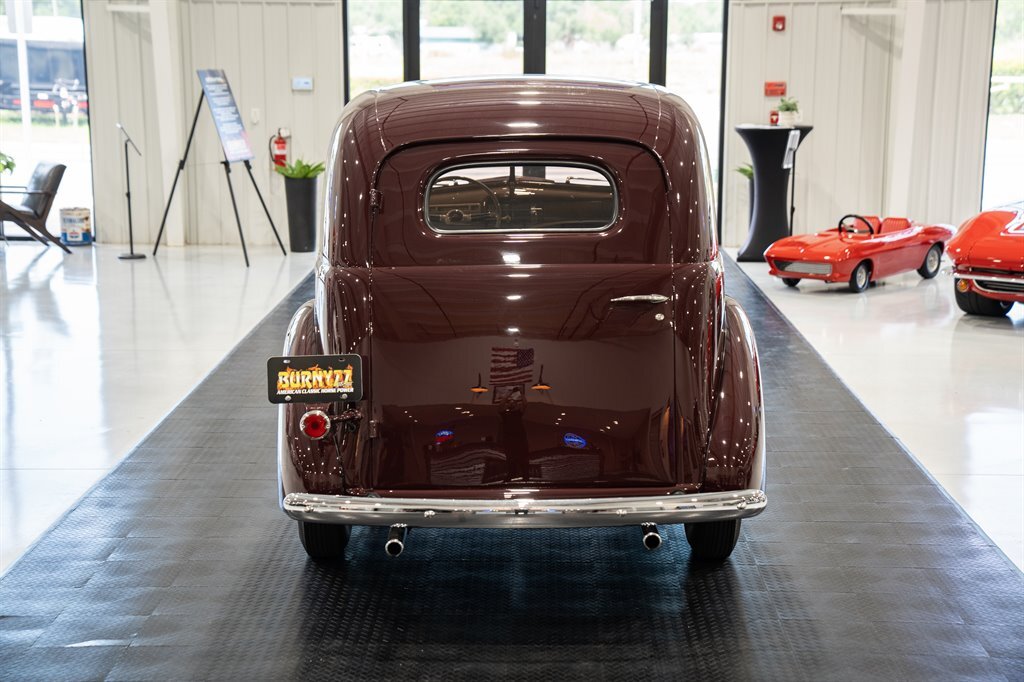 Ford-Sedan-Delivery-1941-Deluxe-7