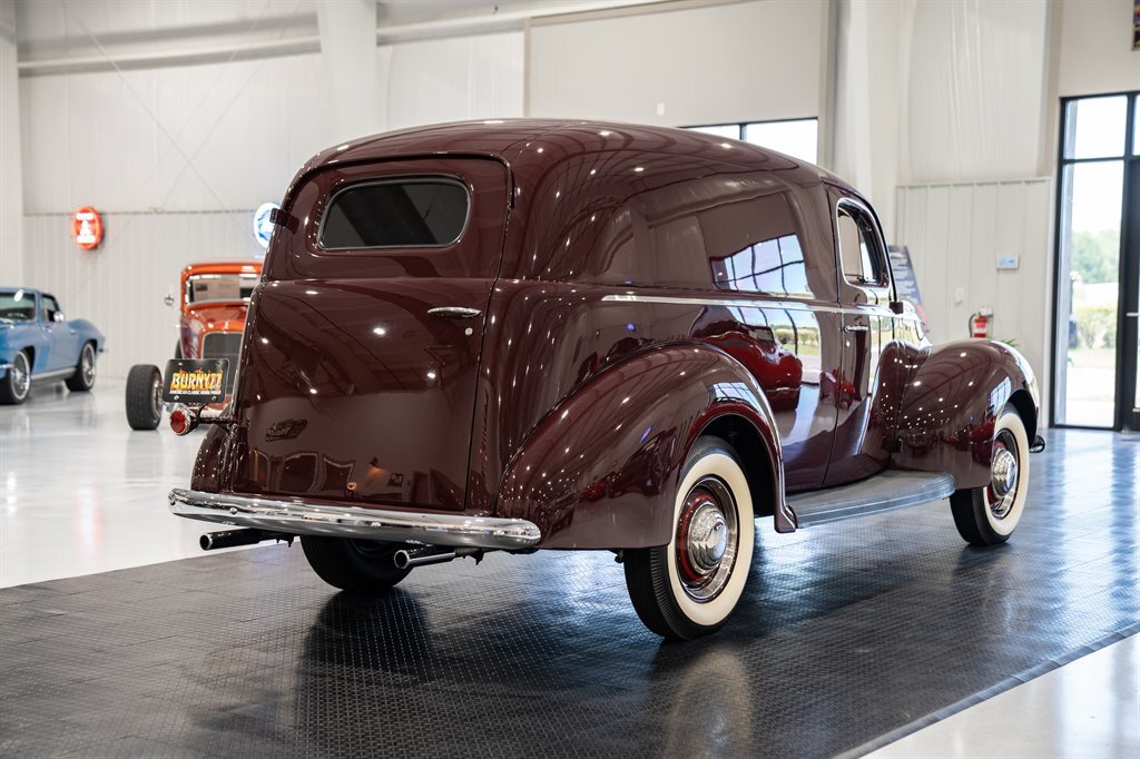 Ford-Sedan-Delivery-1941-Deluxe-8