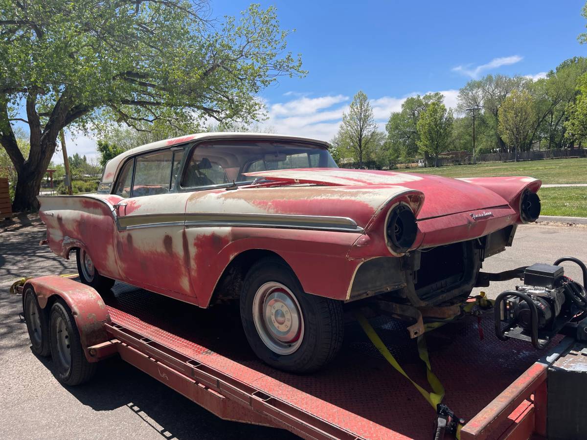 Ford-Skyliner-retractable-1957-2