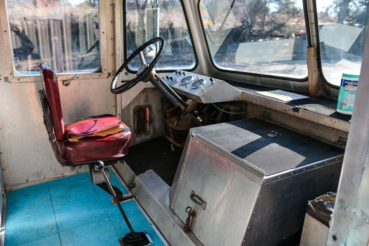 Ford-Step-Van-1970-Van-9