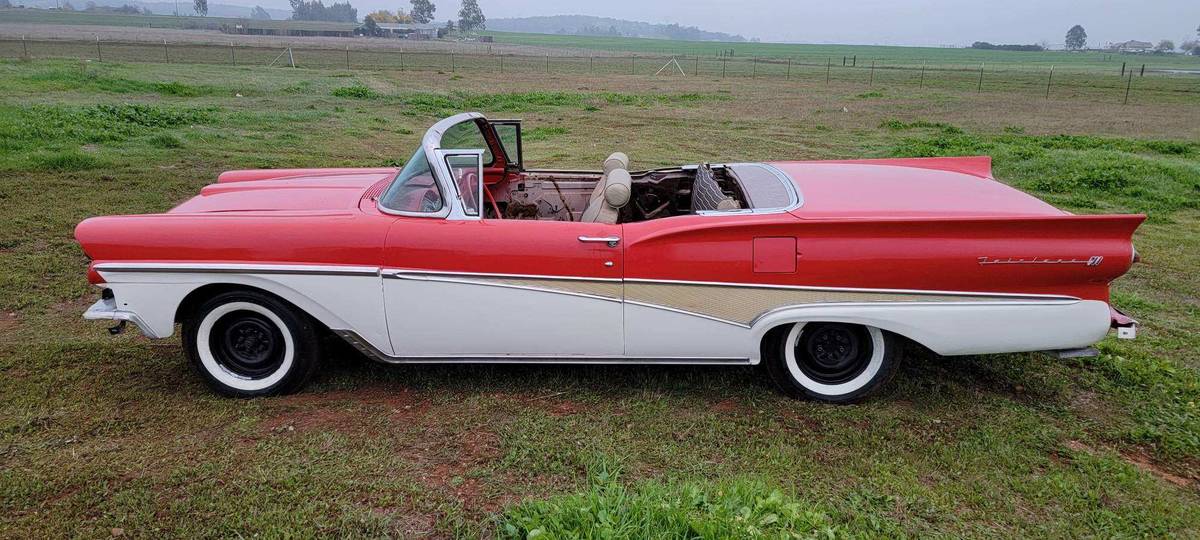 Ford-Sunliner-1958-red-10