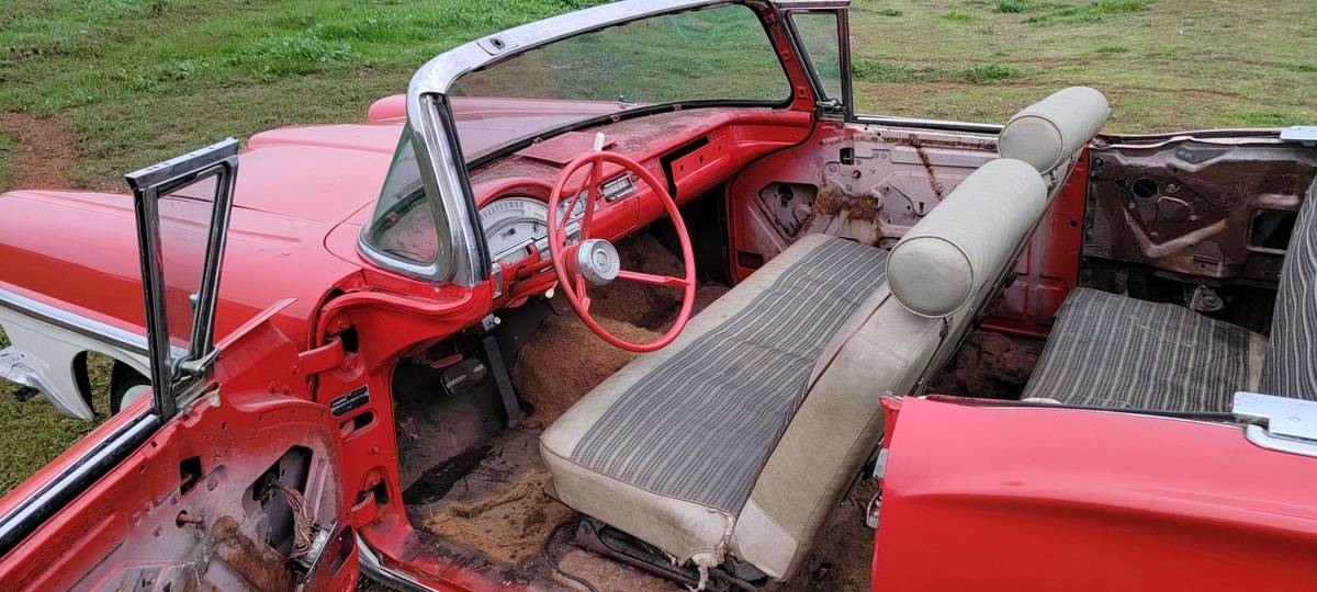 Ford-Sunliner-1958-red-13