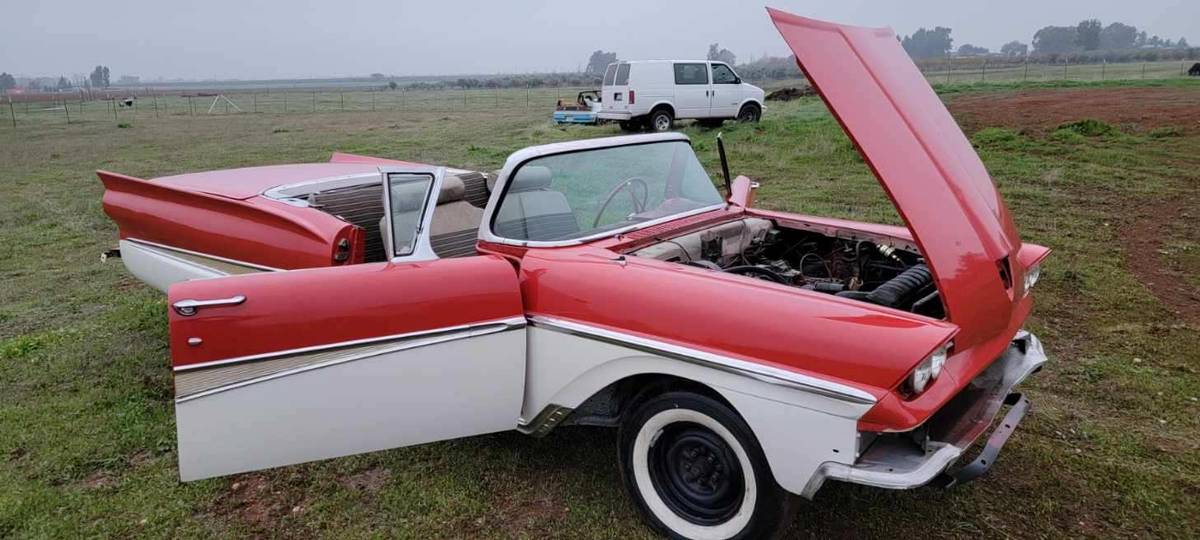 Ford-Sunliner-1958-red-16