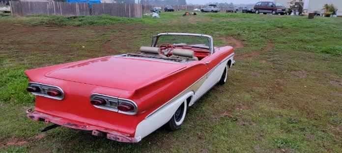 Ford-Sunliner-1958-red-2