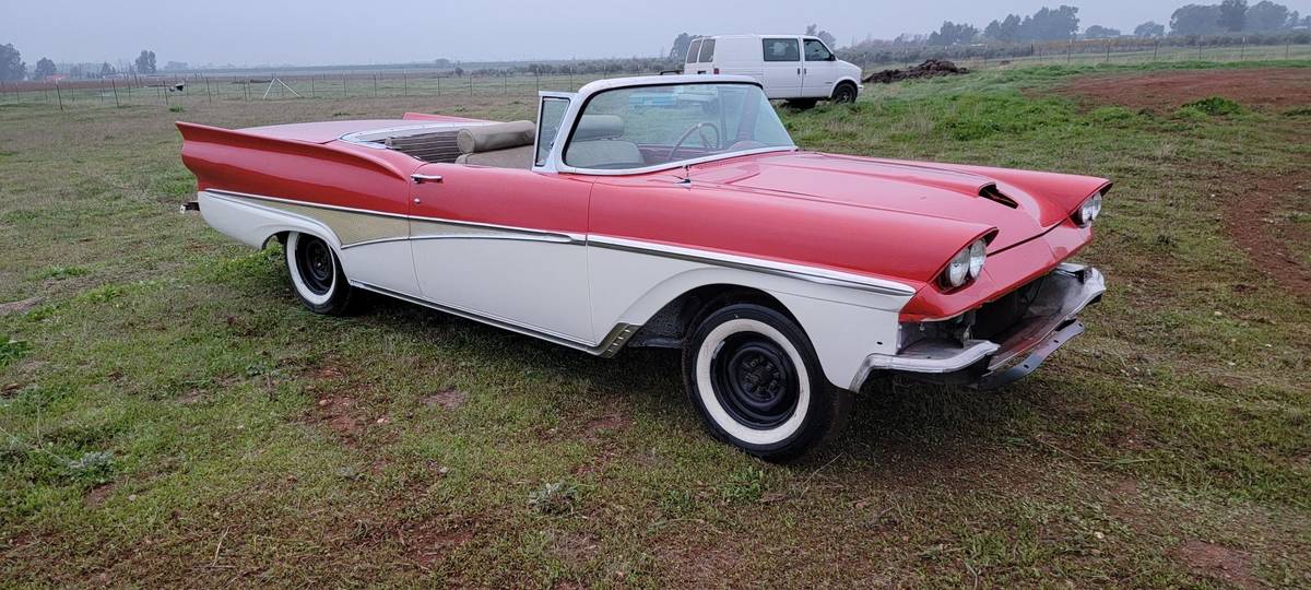 Ford-Sunliner-1958-red-5