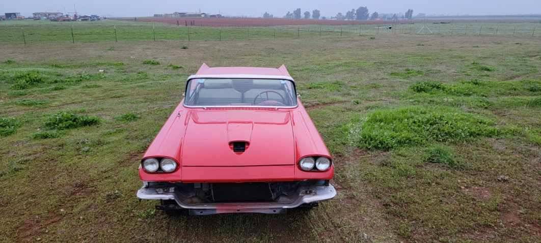 Ford-Sunliner-1958-red-8