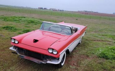 Ford-Sunliner-1958-red-9