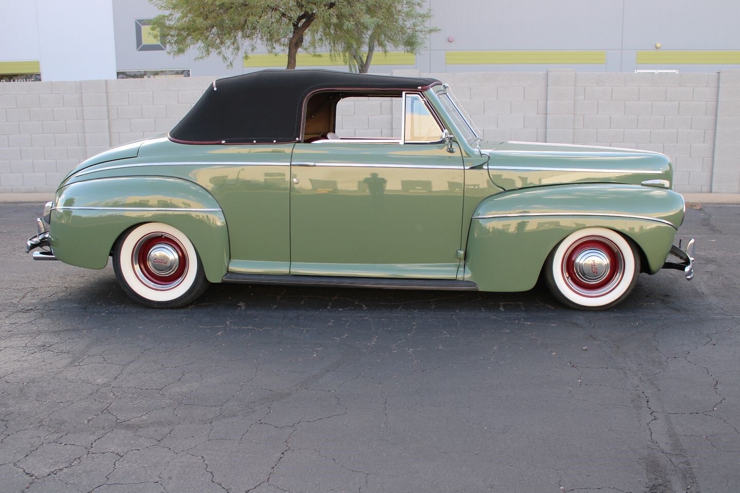 Ford-Super-DeLuxe-1941-Convertible-1