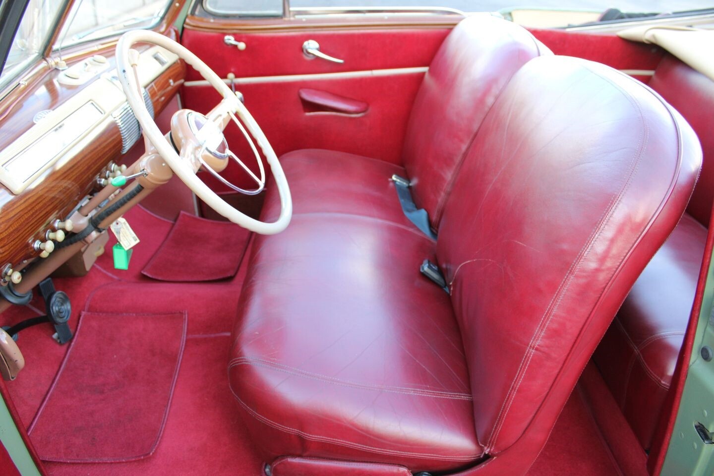 Ford-Super-DeLuxe-1941-Convertible-32