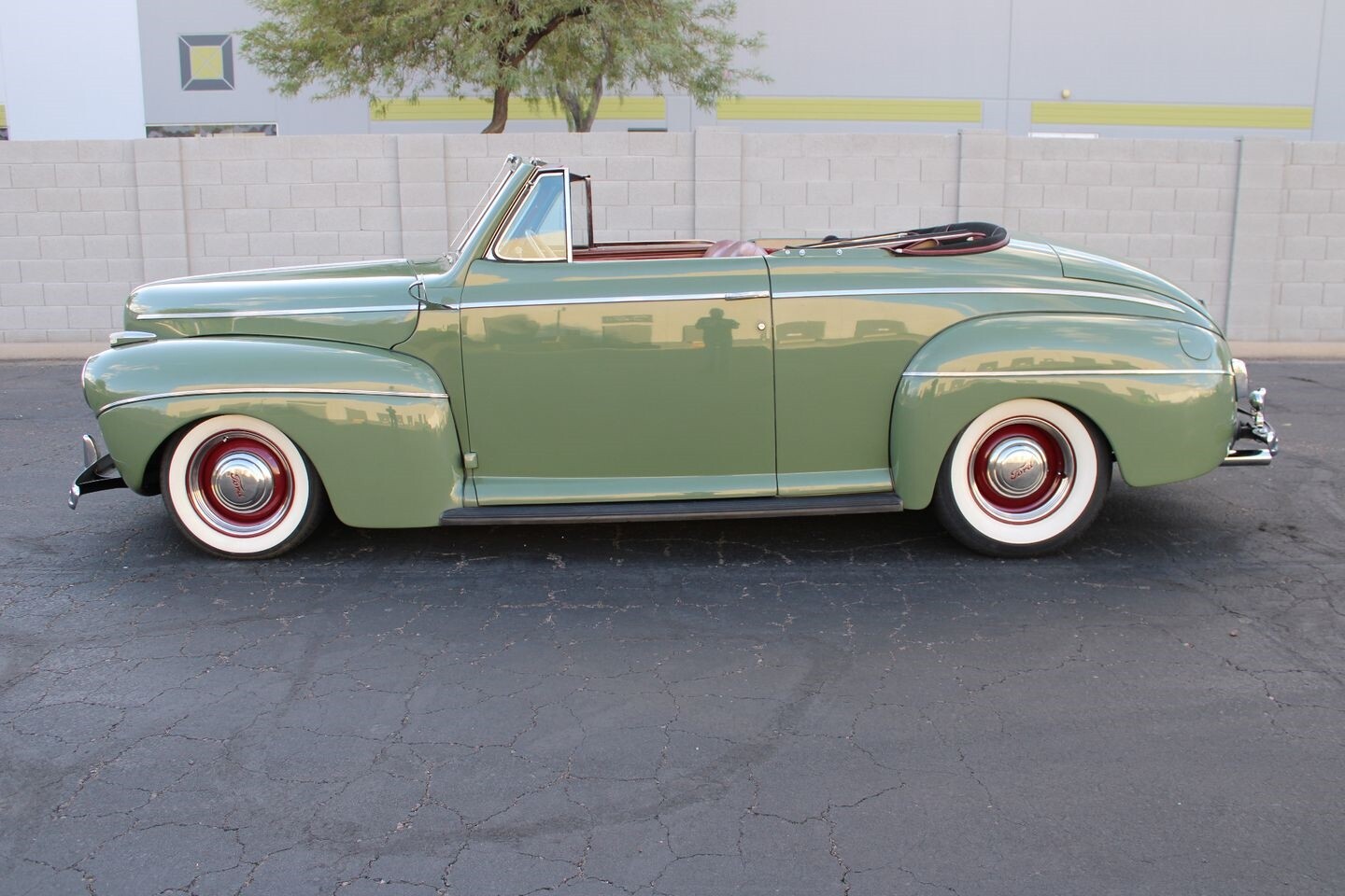 Ford-Super-DeLuxe-1941-Convertible-9