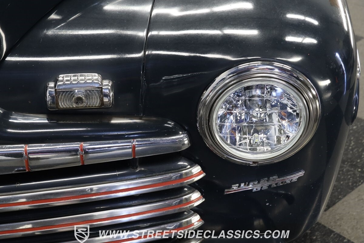 Ford-Super-Deluxe-1946-Sedan-19
