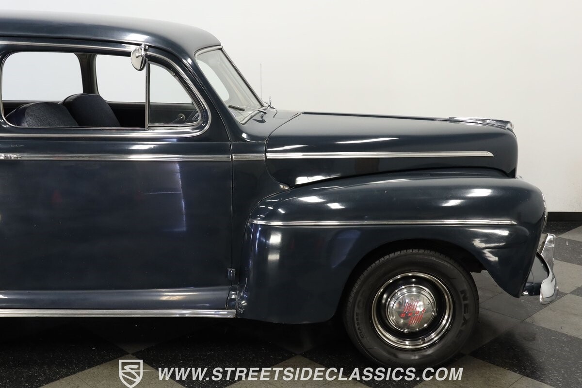 Ford-Super-Deluxe-1946-Sedan-28