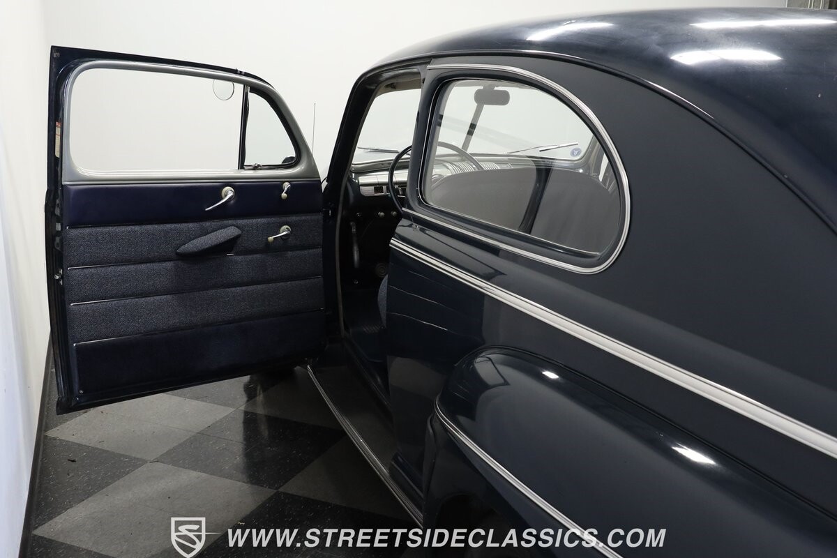 Ford-Super-Deluxe-1946-Sedan-33