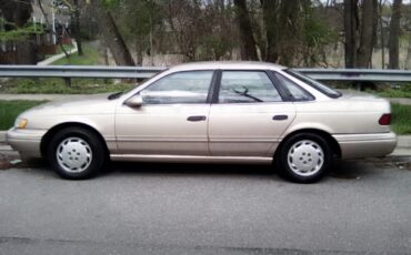 Ford-Taurus-1993-Sedan-1