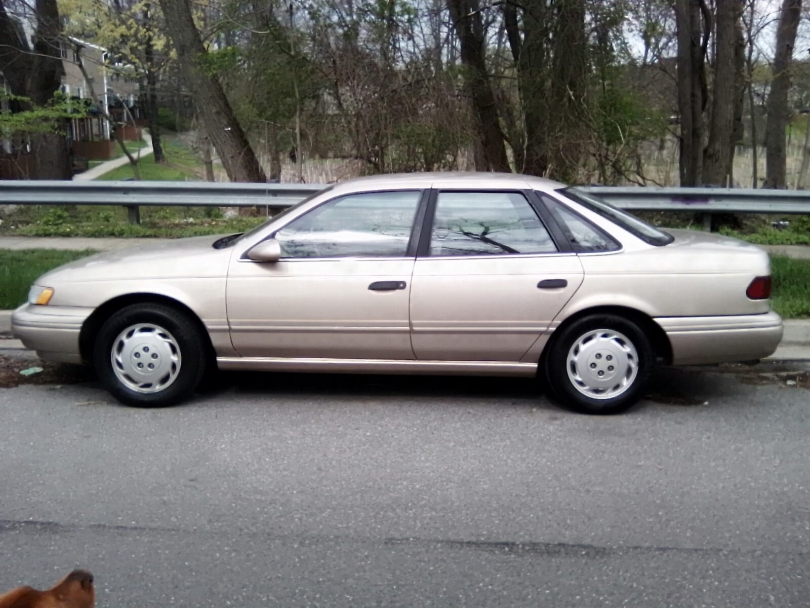 Ford-Taurus-1993-Sedan-1