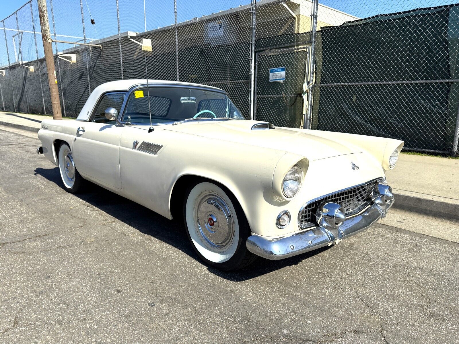 Ford-Thunderbird-1955-Convertible-5