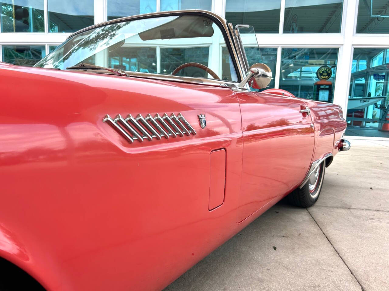 Ford-Thunderbird-1956-Sedan-10