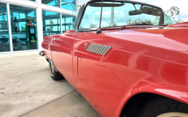 Ford-Thunderbird-1956-Sedan-15