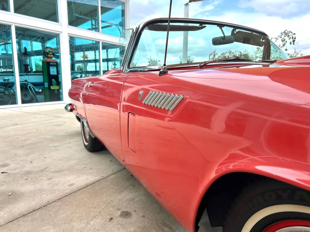 Ford-Thunderbird-1956-Sedan-15