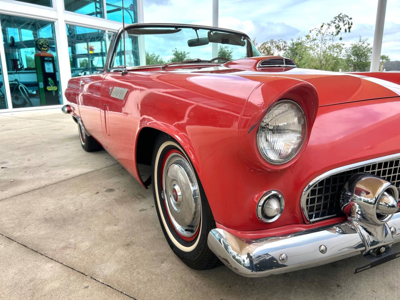 Ford-Thunderbird-1956-Sedan-16