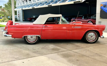 Ford-Thunderbird-1956-Sedan-17