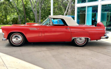Ford-Thunderbird-1956-Sedan-19