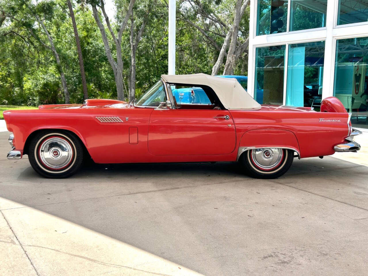 Ford-Thunderbird-1956-Sedan-19