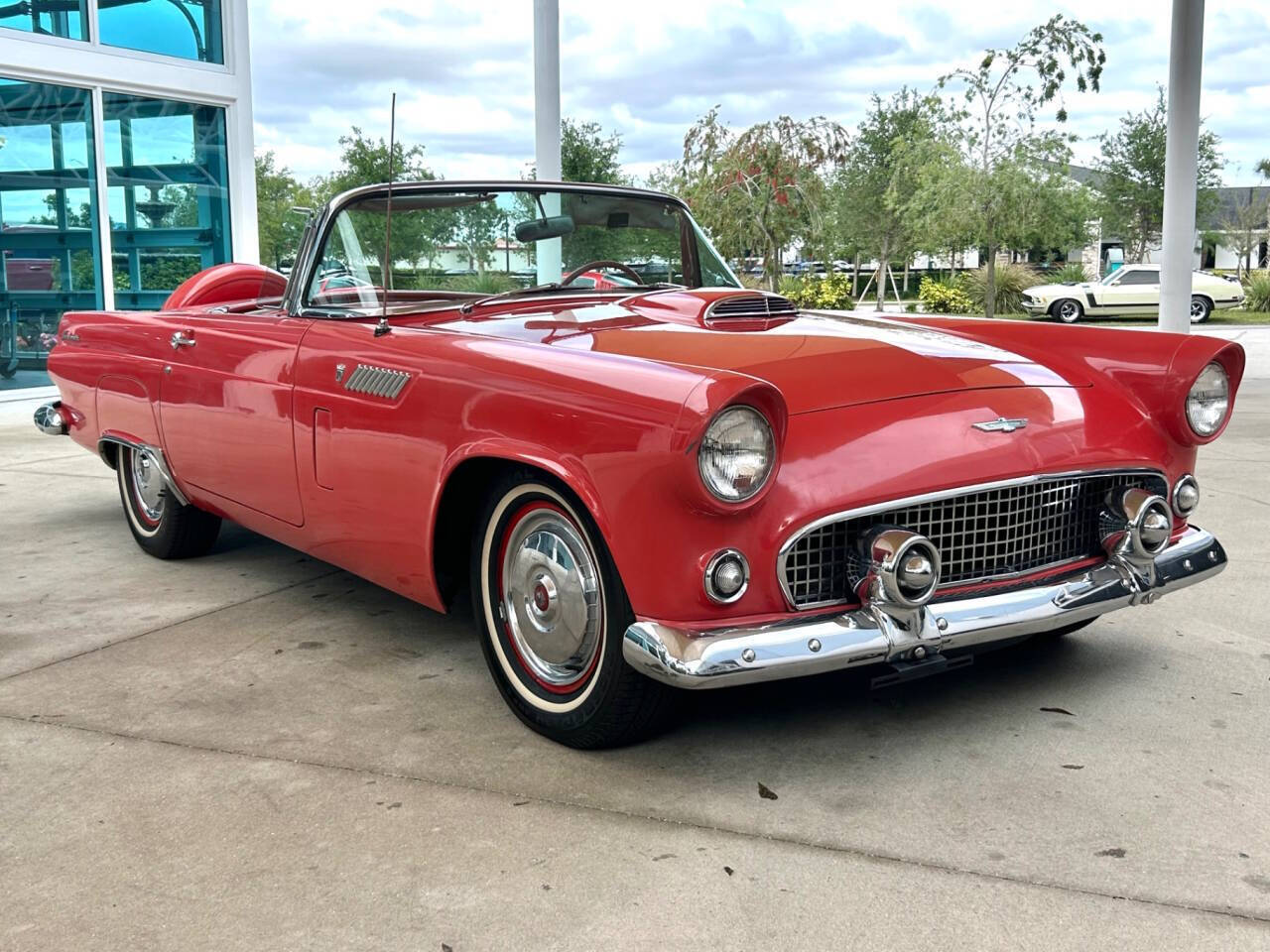 Ford-Thunderbird-1956-Sedan-2