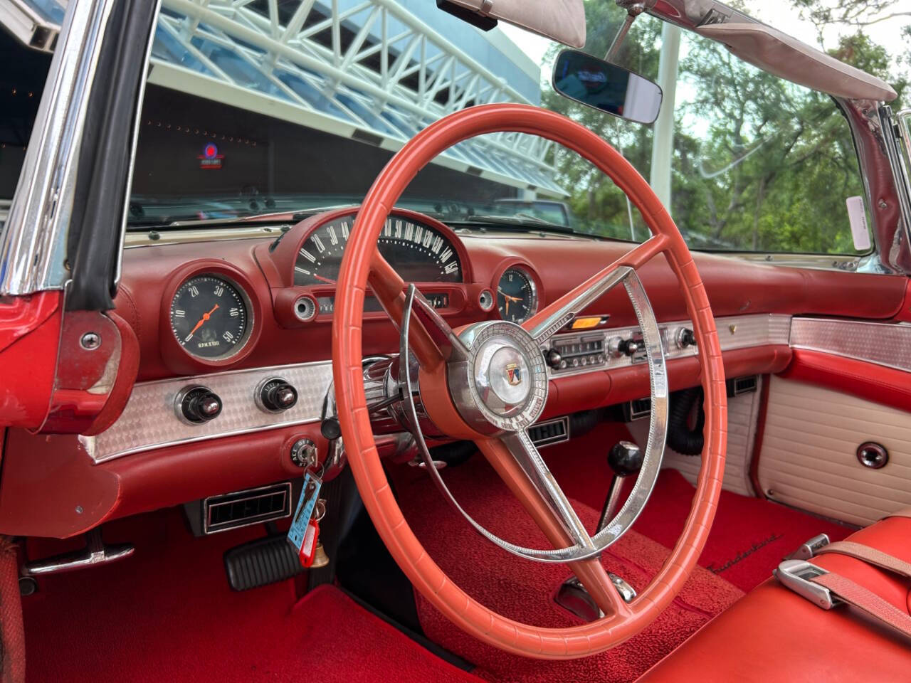 Ford-Thunderbird-1956-Sedan-23