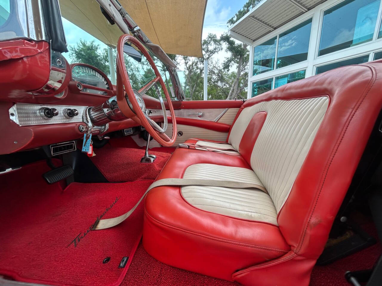 Ford-Thunderbird-1956-Sedan-24