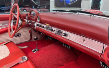 Ford-Thunderbird-1956-Sedan-28