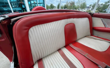 Ford-Thunderbird-1956-Sedan-30