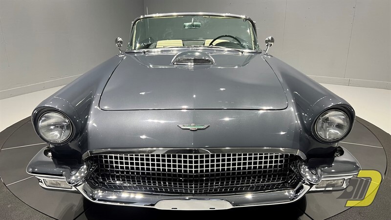 Ford-Thunderbird-1957-Convertible-21