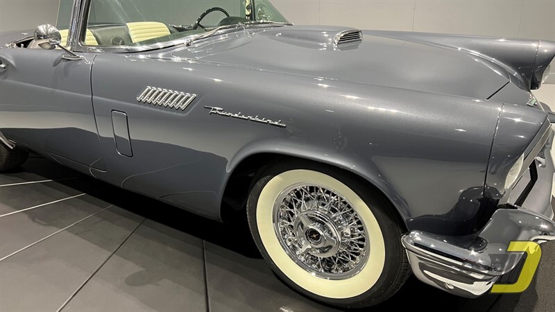Ford-Thunderbird-1957-Convertible-22