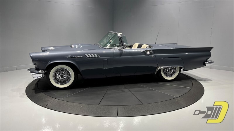 Ford-Thunderbird-1957-Convertible-32