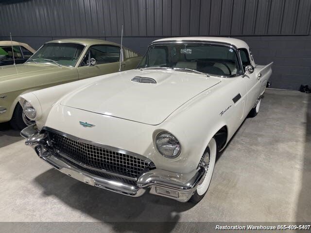 Ford Thunderbird 1957 --