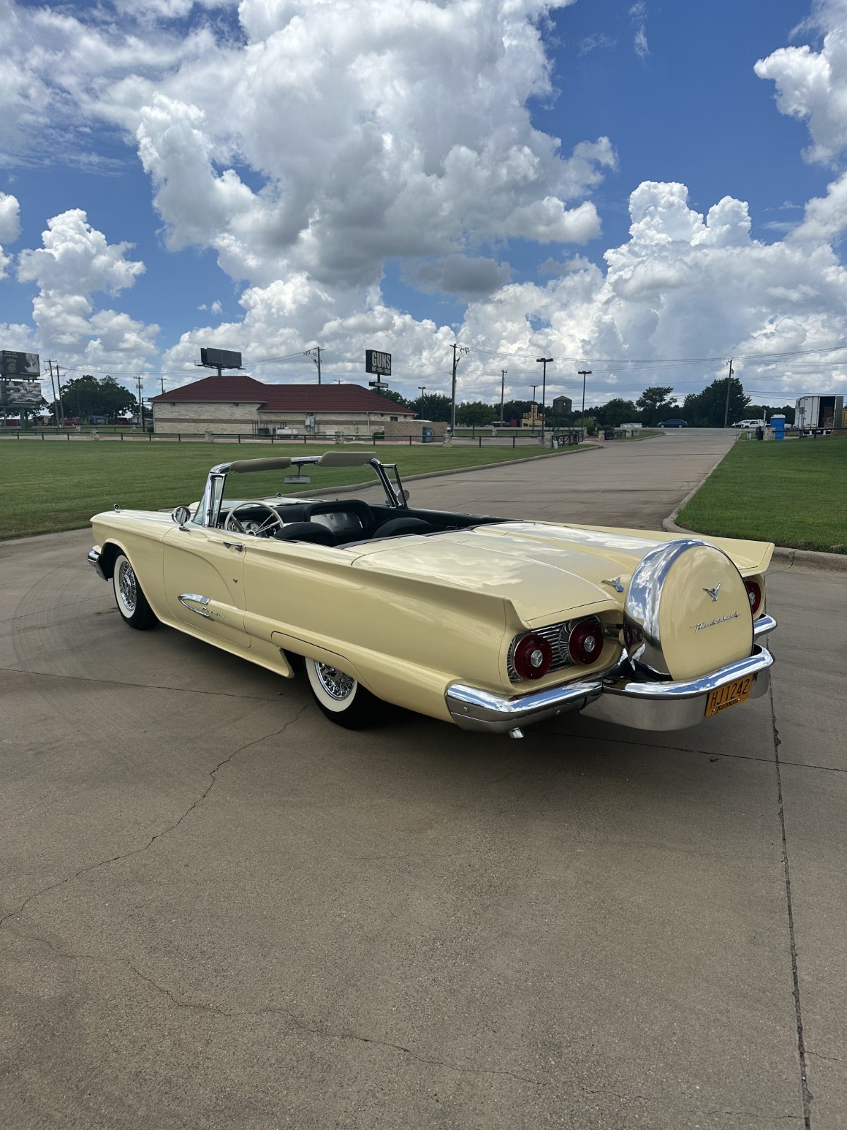 Ford-Thunderbird-1959-Convertible-2
