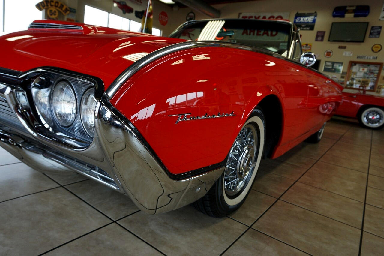 Ford-Thunderbird-1961-Classic-Car-15