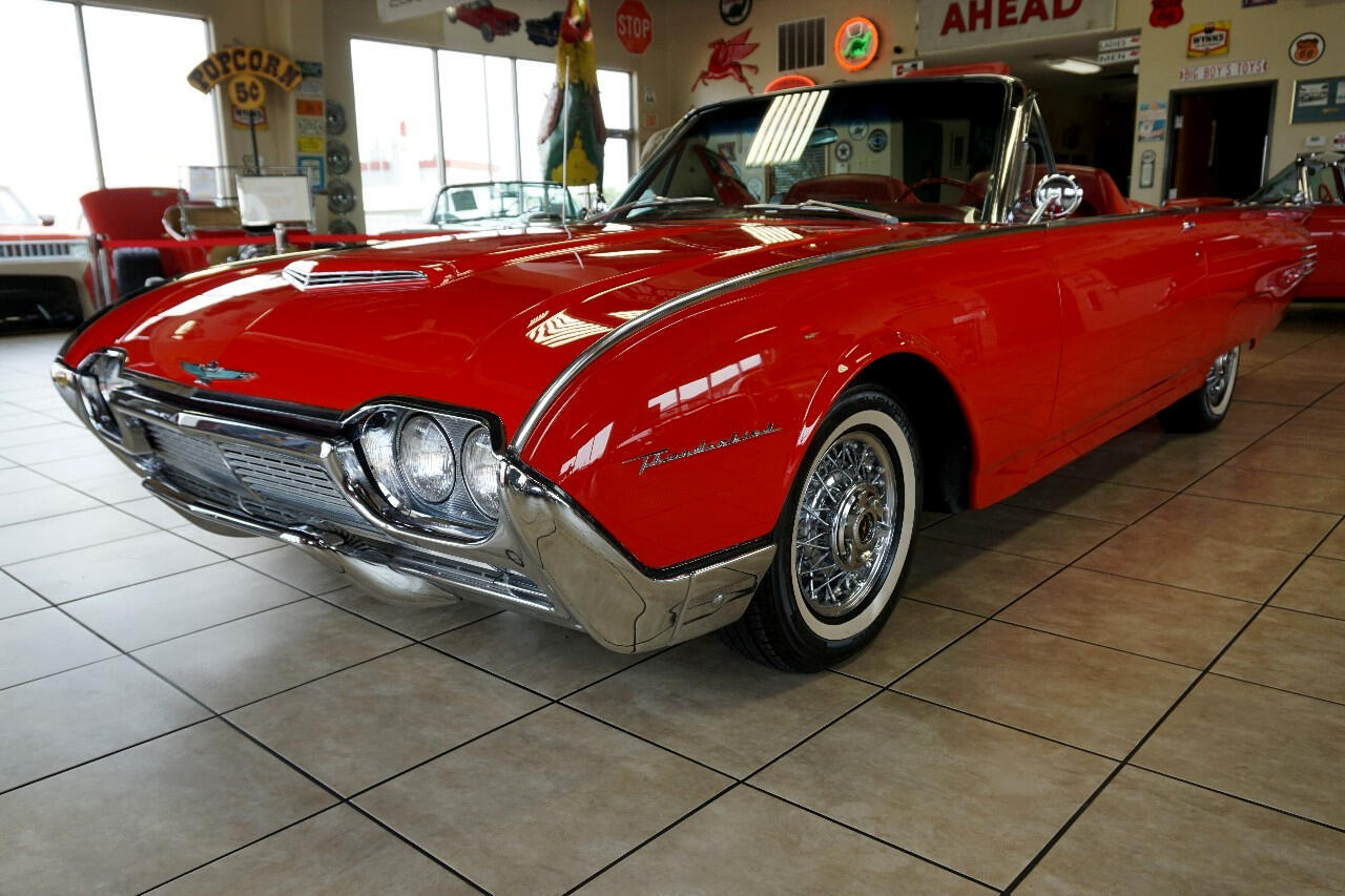 Ford-Thunderbird-1961-Classic-Car-2