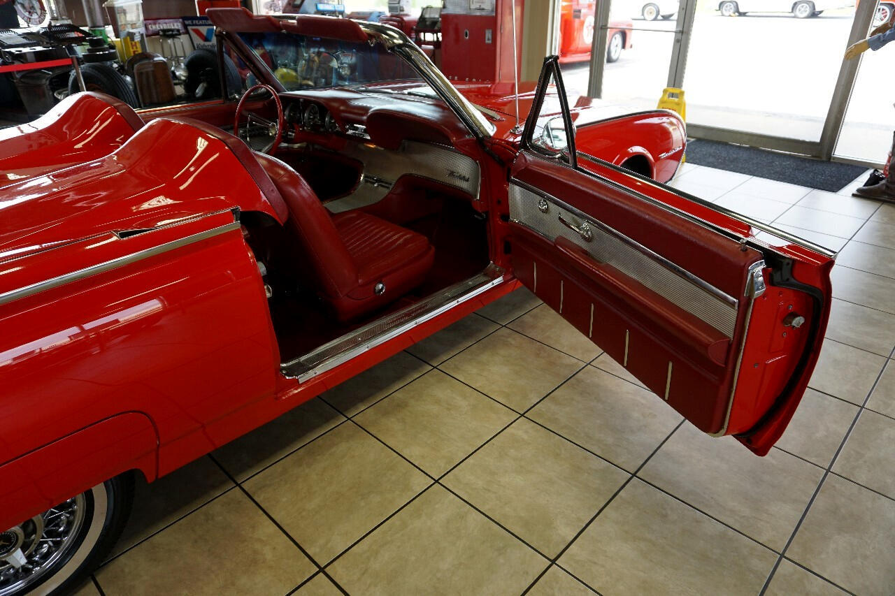 Ford-Thunderbird-1961-Classic-Car-24