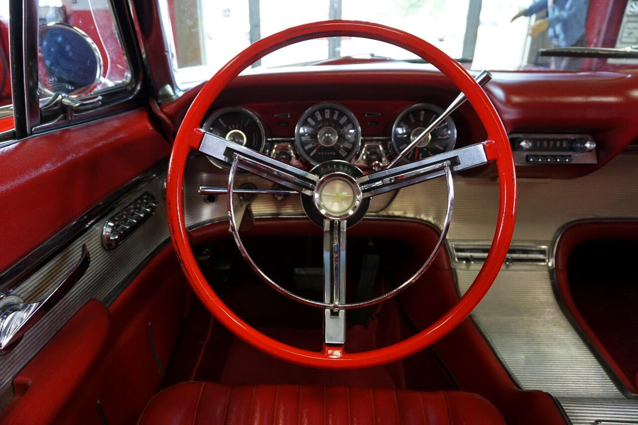 Ford-Thunderbird-1961-Classic-Car-28