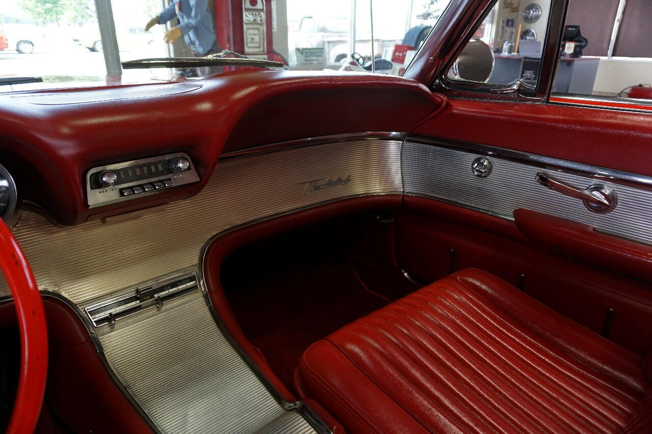 Ford-Thunderbird-1961-Classic-Car-29