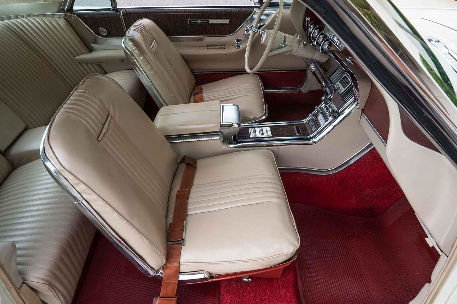 Ford-Thunderbird-1965-2-Door-12