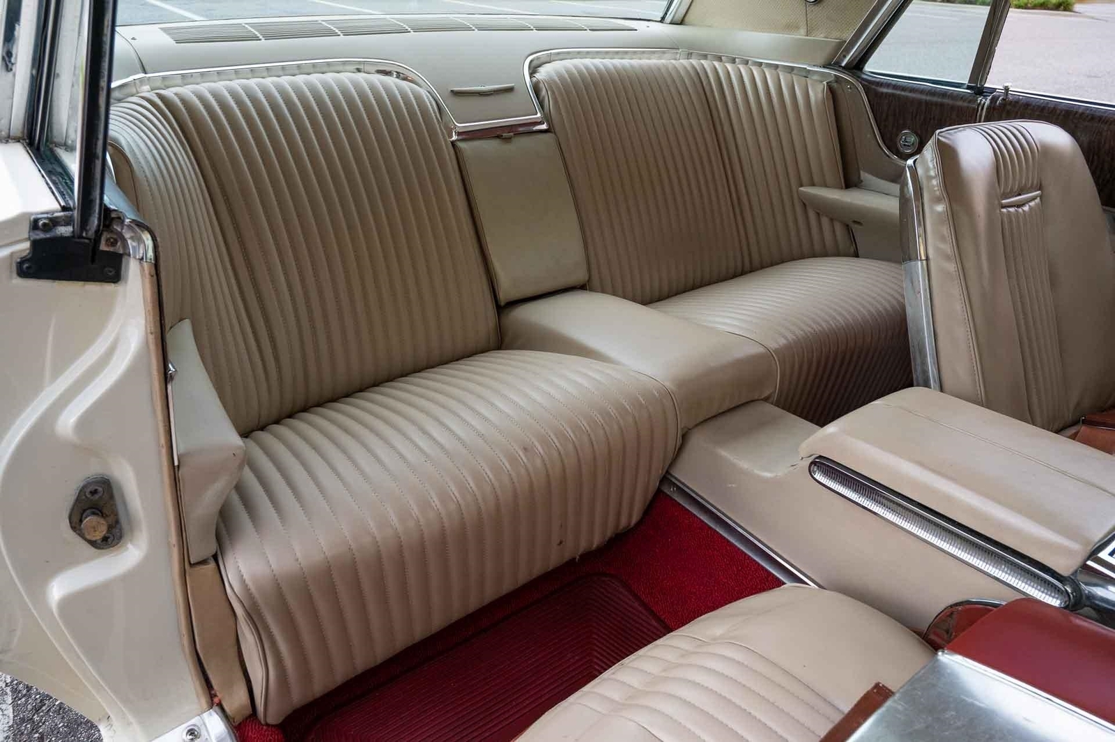 Ford-Thunderbird-1965-2-Door-13