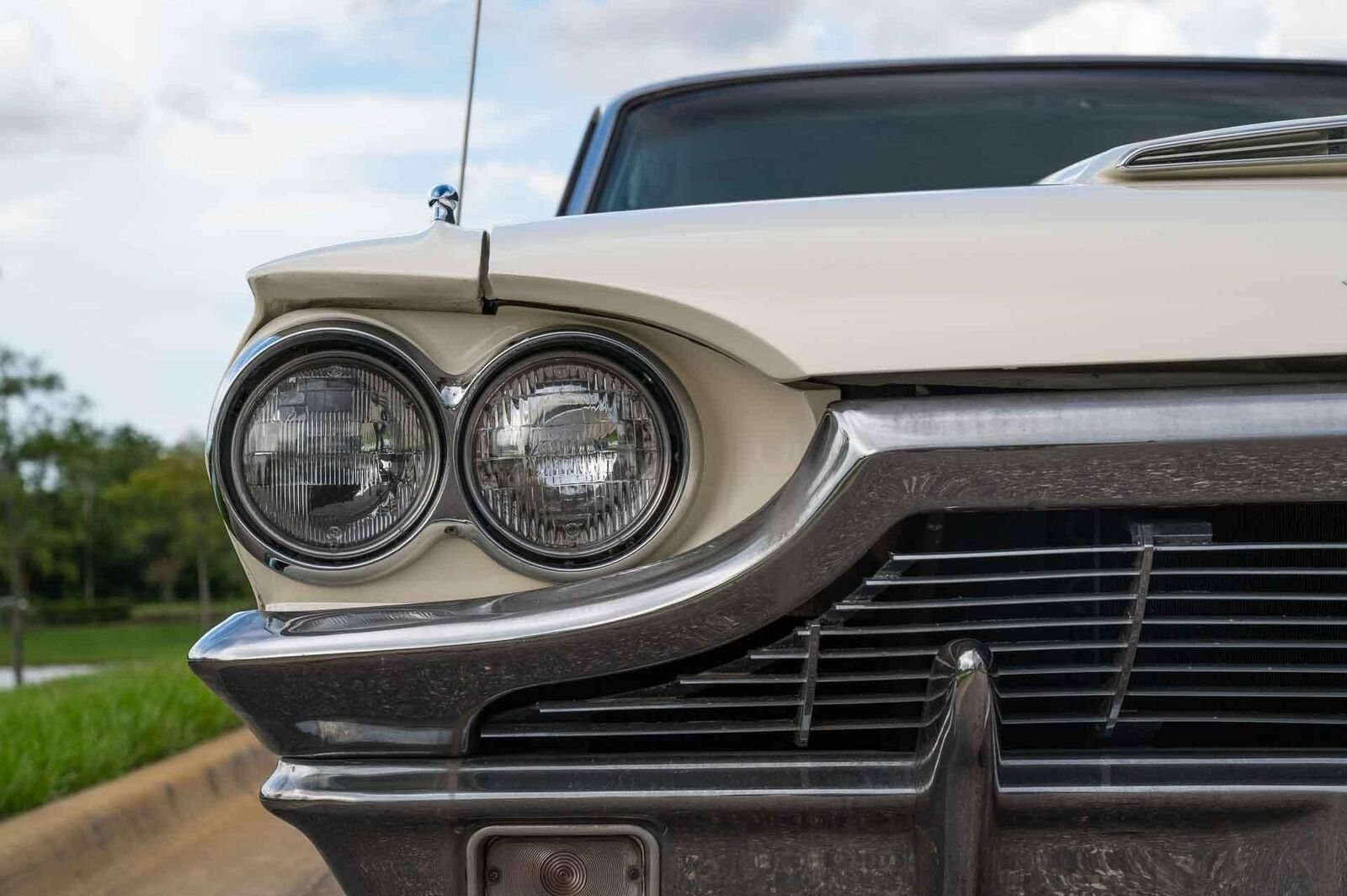 Ford-Thunderbird-1965-2-Door-31