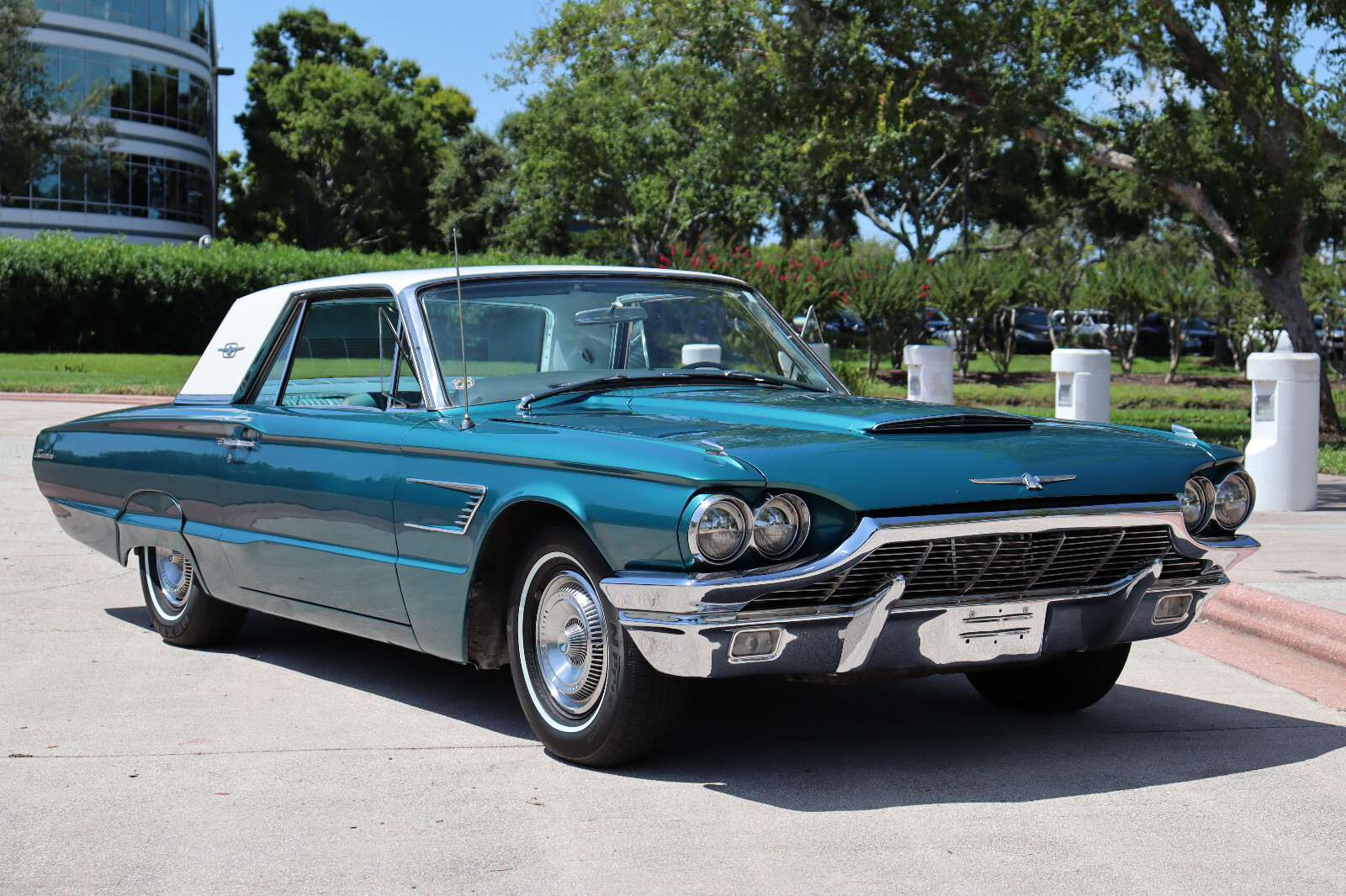 Ford-Thunderbird-1965-Coupe-12