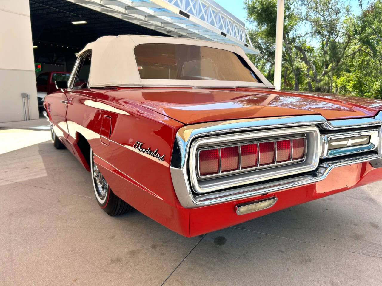 Ford-Thunderbird-1965-Coupe-12